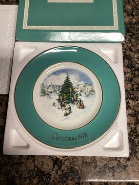 Avon Christmas plate from 1978